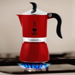 Caffettiera moka macchinetta per preparare il caffè Fiammetta rossa Bialetti capacità 3 tazze