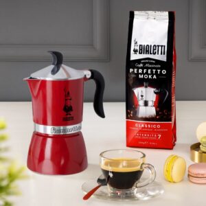 Caffettiera moka macchinetta per preparare il caffè Fiammetta rossa Bialetti capacità 3 tazze