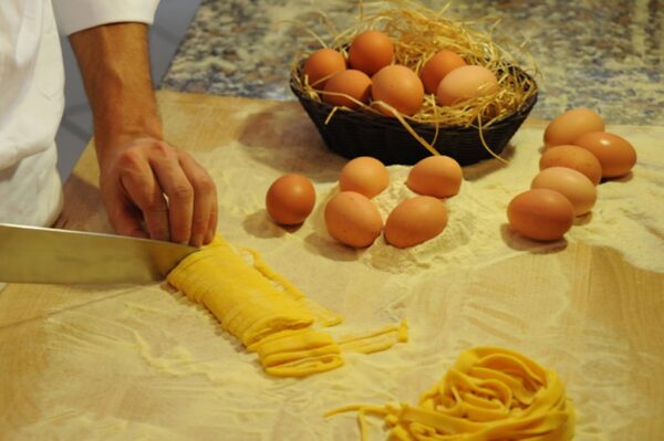 Tavola rettangolare per ammassare la pasta in legno di faggio con blocco per tavolo da cucina 100x60 cm